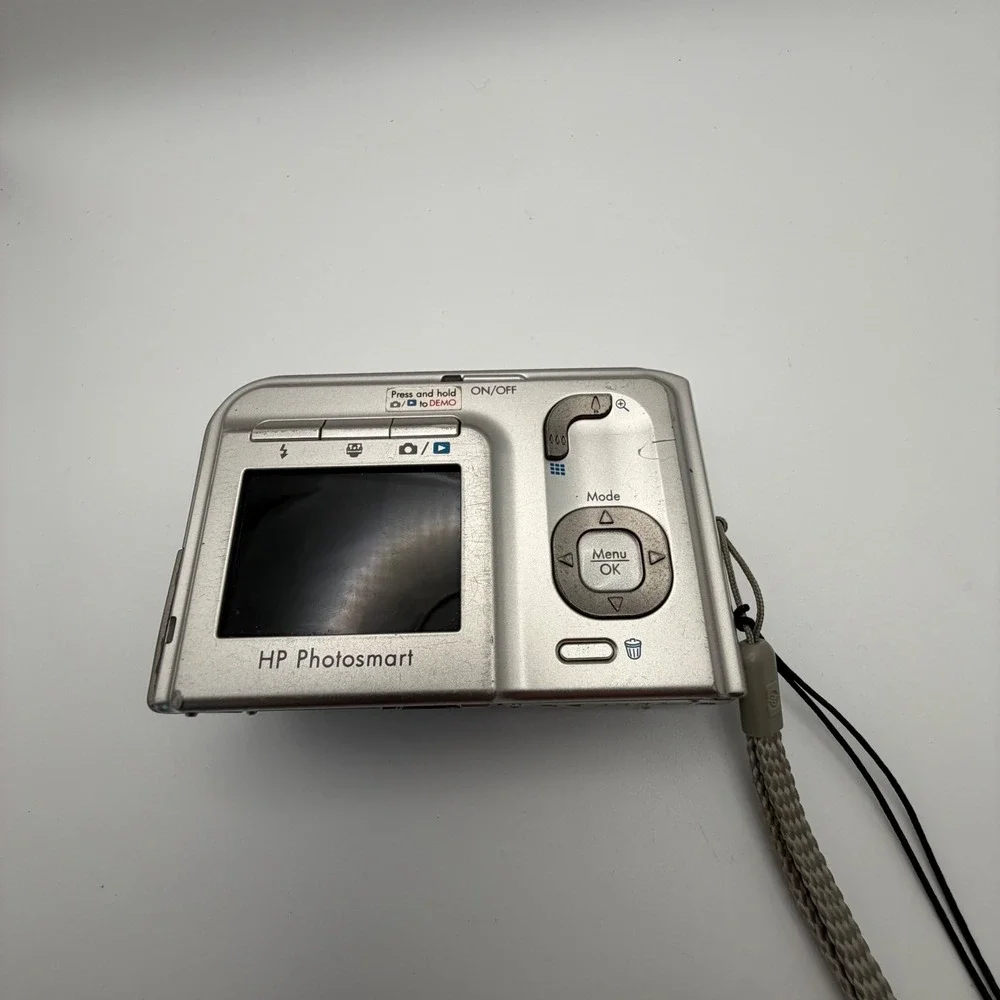 HP Photosmart M525 Digital Camera 6.0MP 3x Optical Zoom Silver with 1GB SD Card